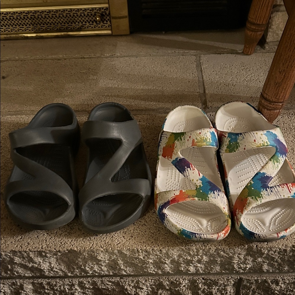 dawgs Casual Slip-On Sandals - Solid Gray & Paint-Splatter White